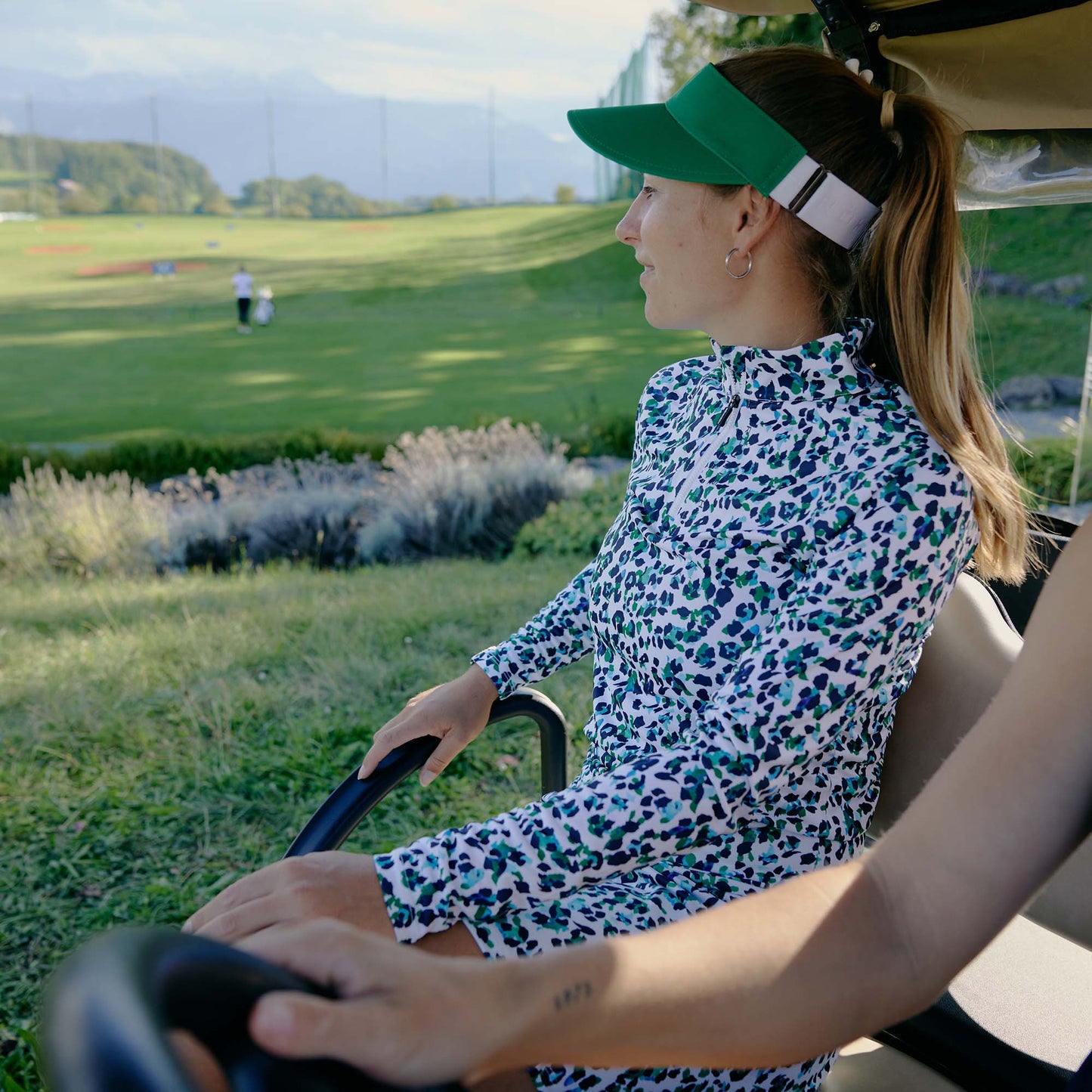 Röhnisch Ladies Elegant Zip Neck Stretch Top for Effortless Movement with Every Swing