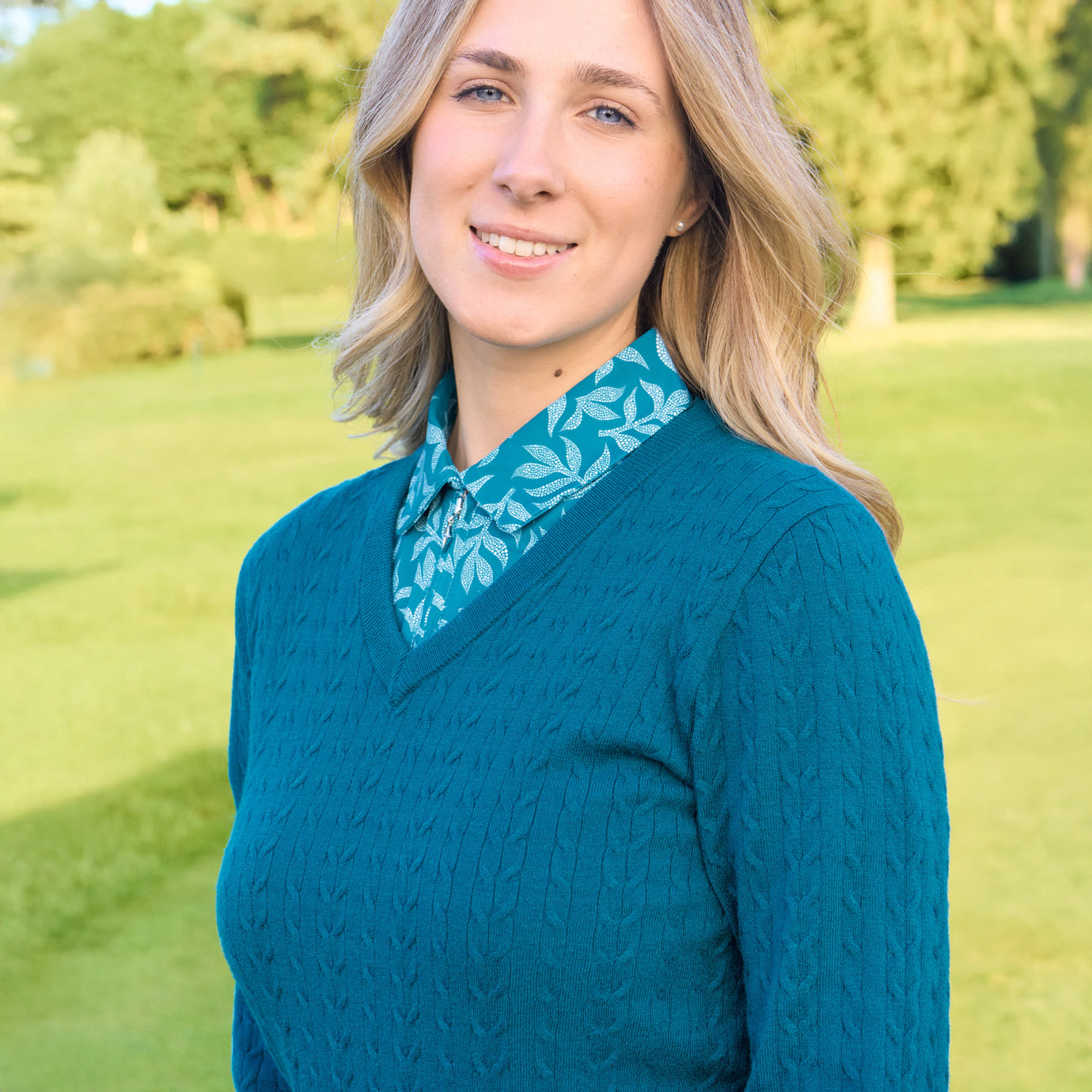 Pure Ladies Cable Knit V-Neck Golf Sweater – Classic Elegance for Confident Play