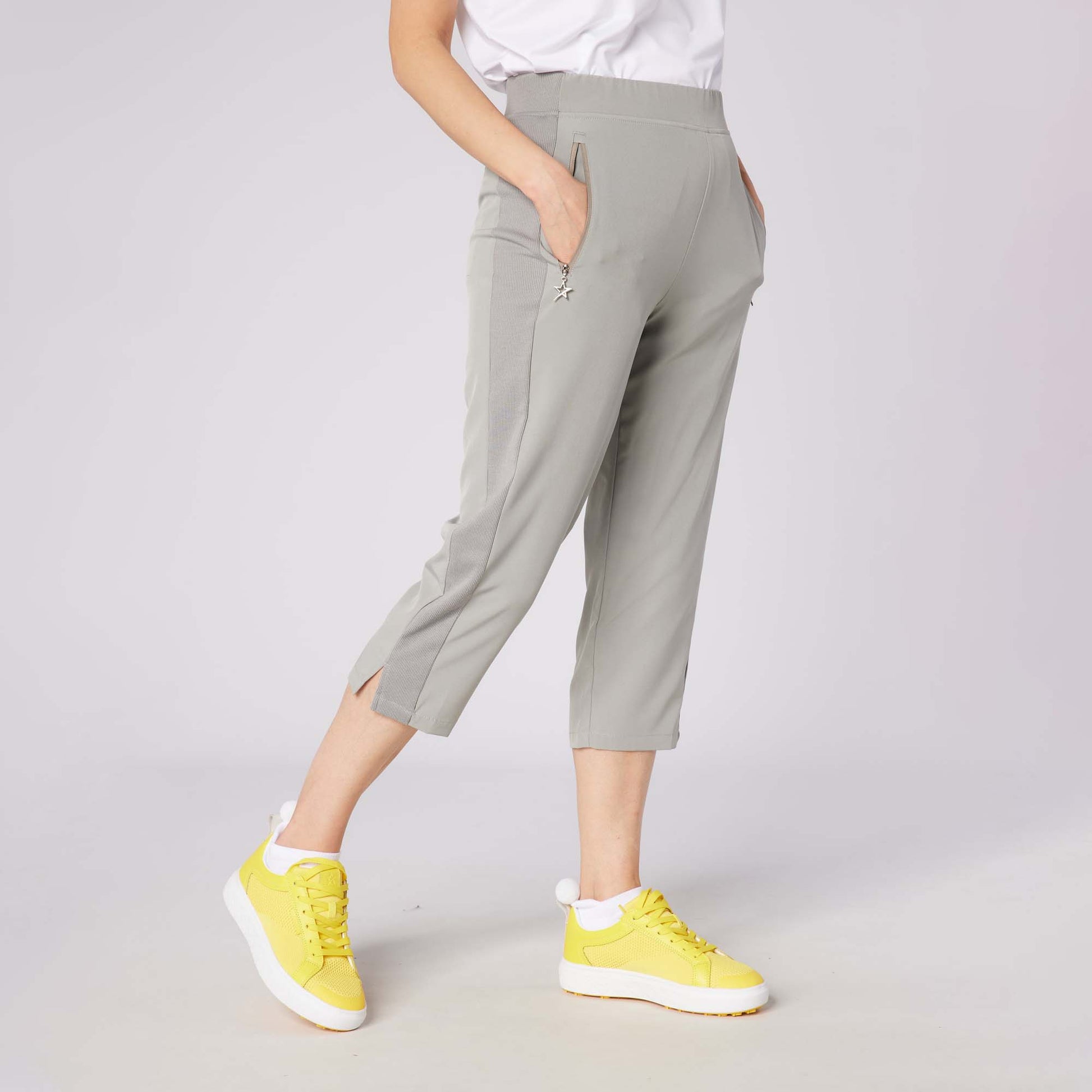 Swing Out Sister Ladies Rita Lightweight Pull-On Capris in Elephant