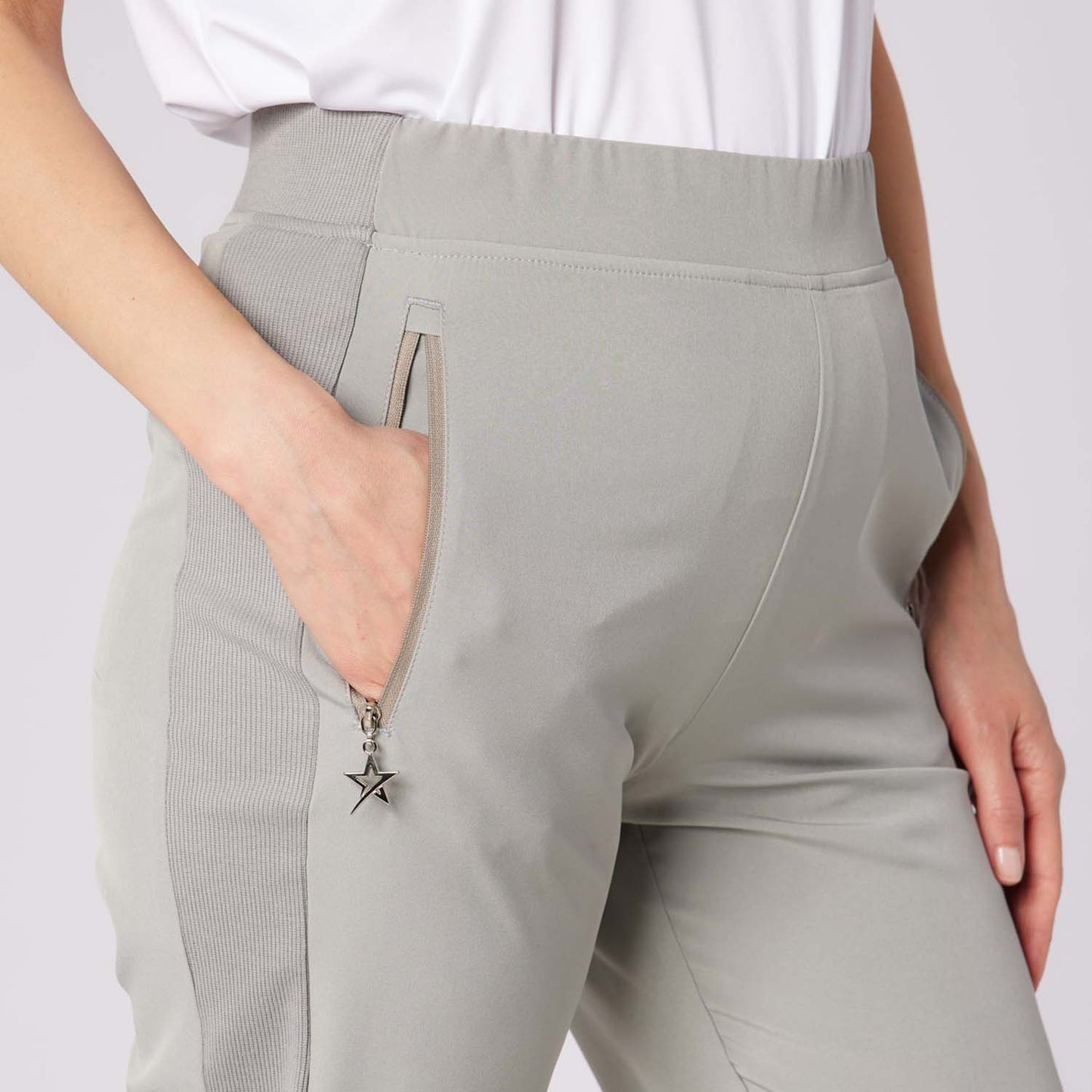 Swing Out Sister Ladies Rita Lightweight Pull-On Capris in Elephant