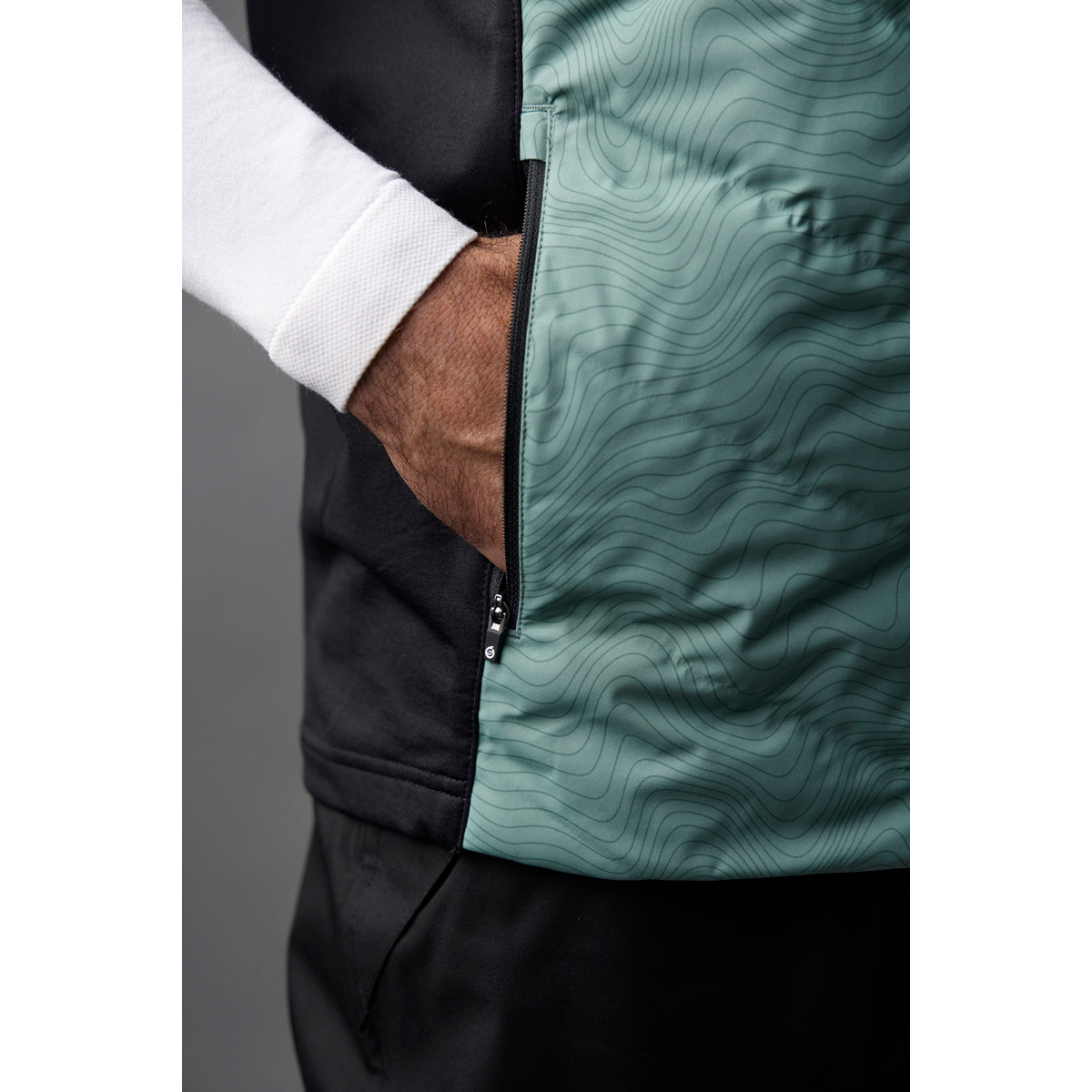 Sunderland Mens Thermal Gilet with Contrast Stretch Side Panels and a Water Repellent Finish
