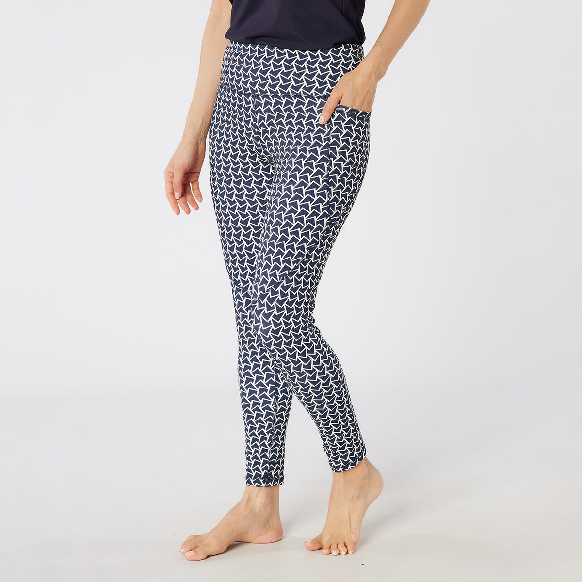 Swing Out Sister Soft-Stretch Leggings with Contour Seams in Navy