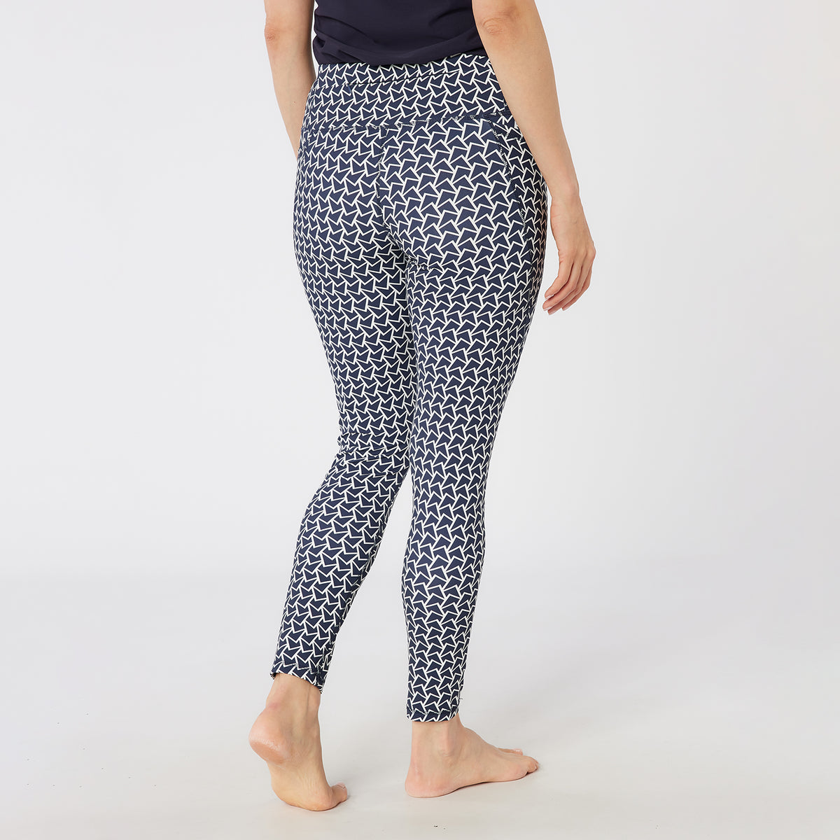 Swing Out Sister Soft-Stretch Leggings with Contour Seams in Navy