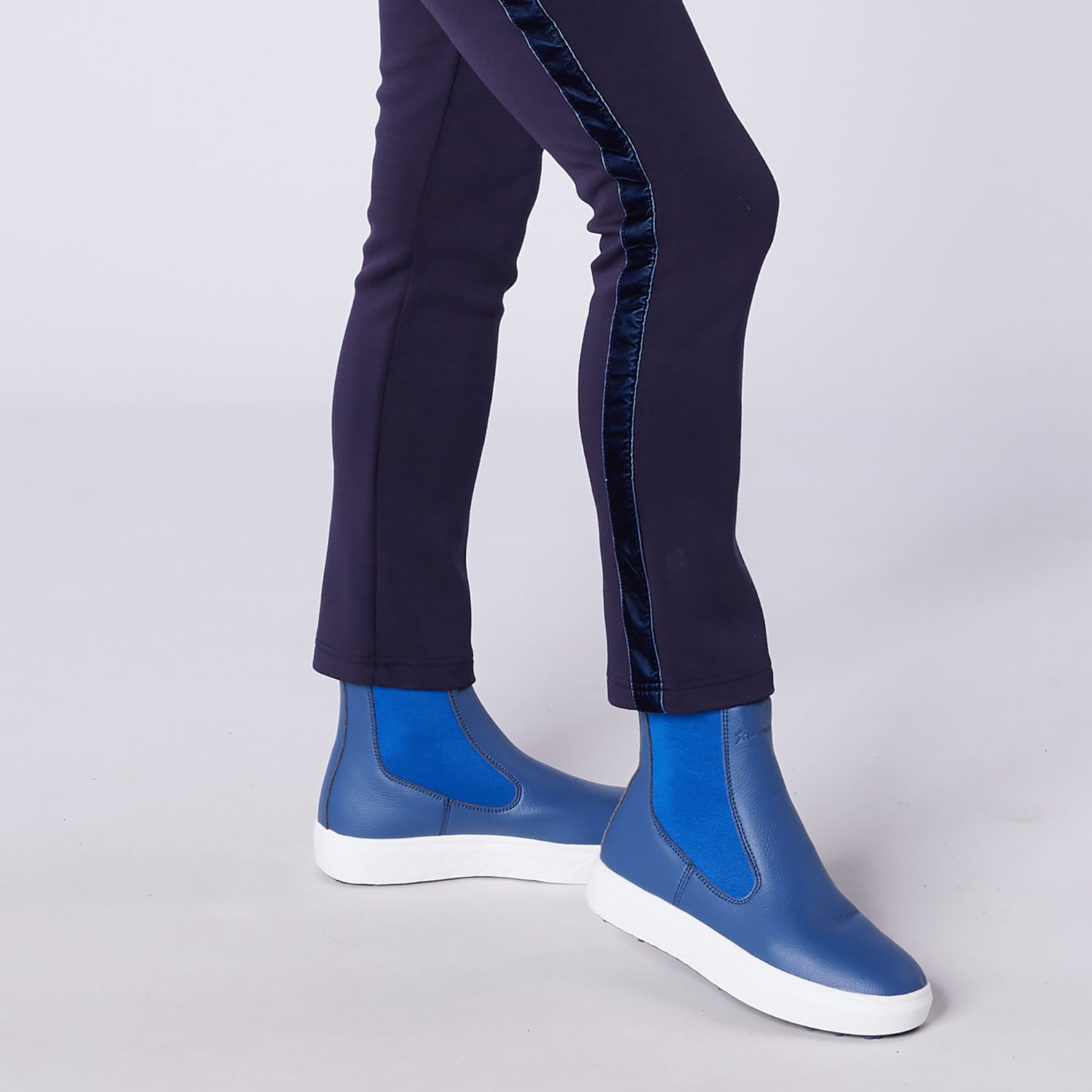 Swing Out Sister Ladies Pull-On Waterproof Chelsea Winter Boot