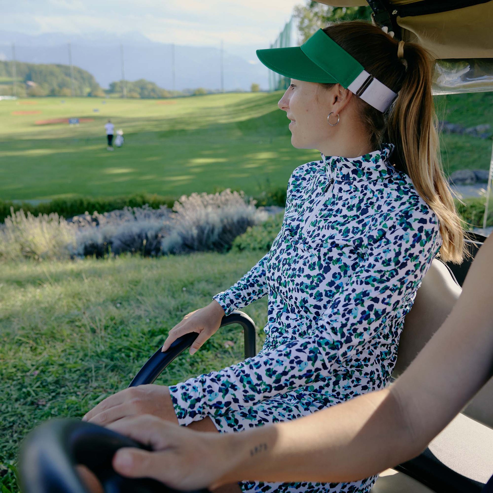 Röhnisch Ladies Elegant Zip Neck Stretch Top for Effortless Movement with Every Swing