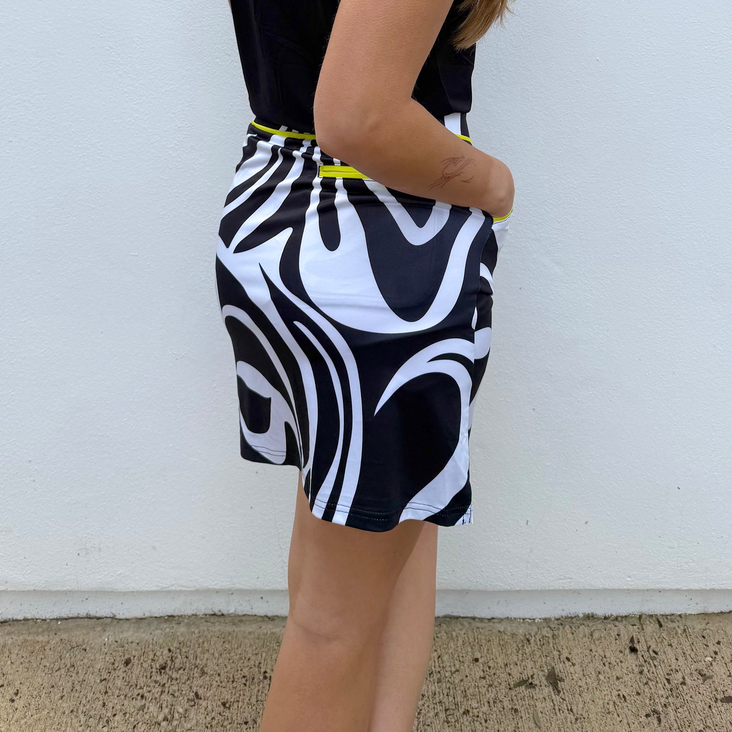 Swing Out Sister Ladies Pull-On Stripe Skort in Black & White