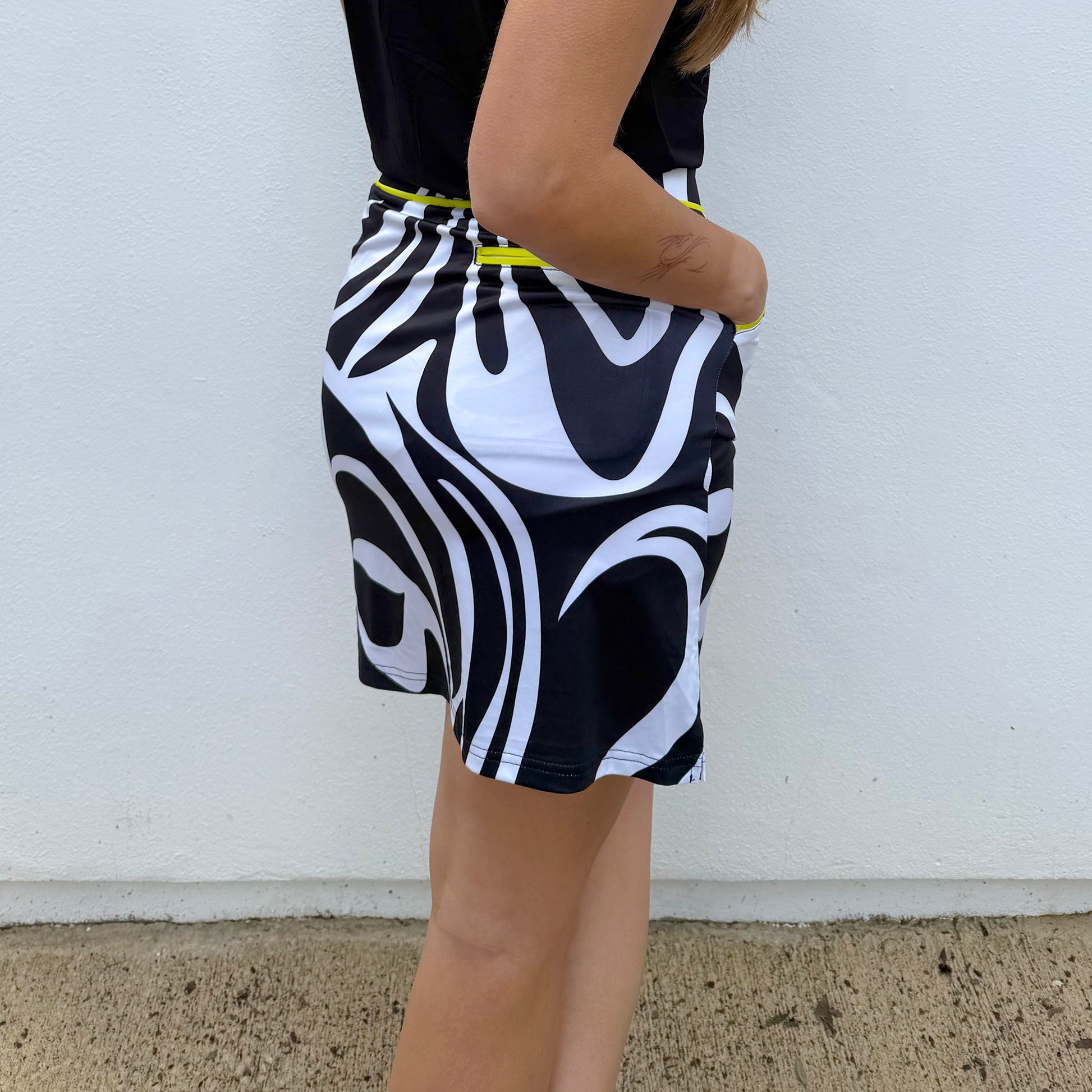 Swing Out Sister Ladies Pull-On Stripe Skort in Black & White