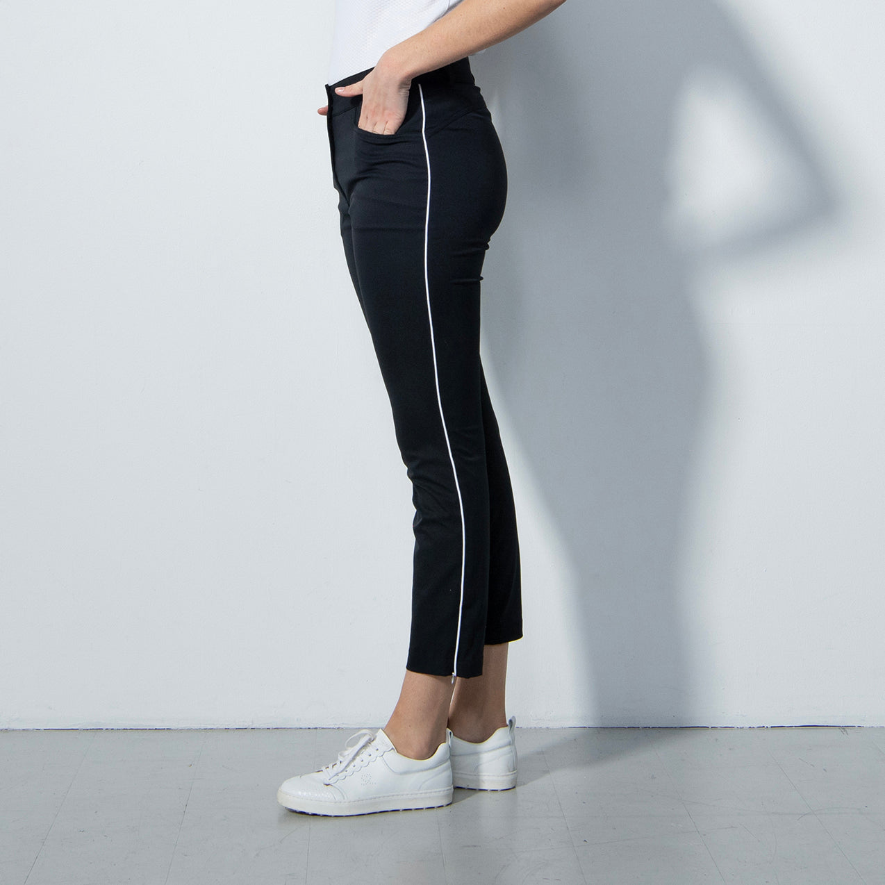 Dekuba Women's sports trousers with cuffs: for sale at 15.99€ on  Mecshopping.it