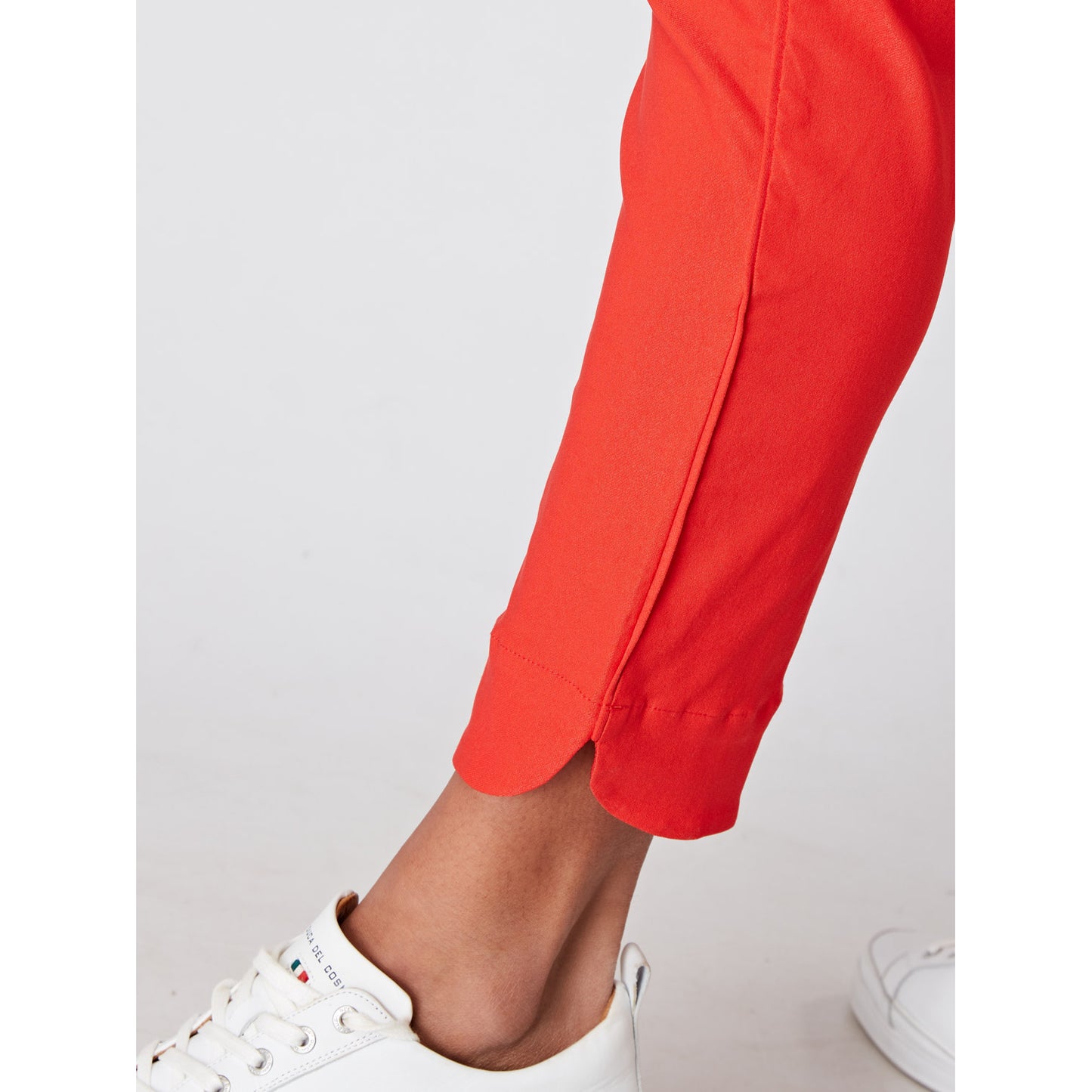 Swing Out Sister Ladies Pull-On 7/8 Trousers in Luscious Red