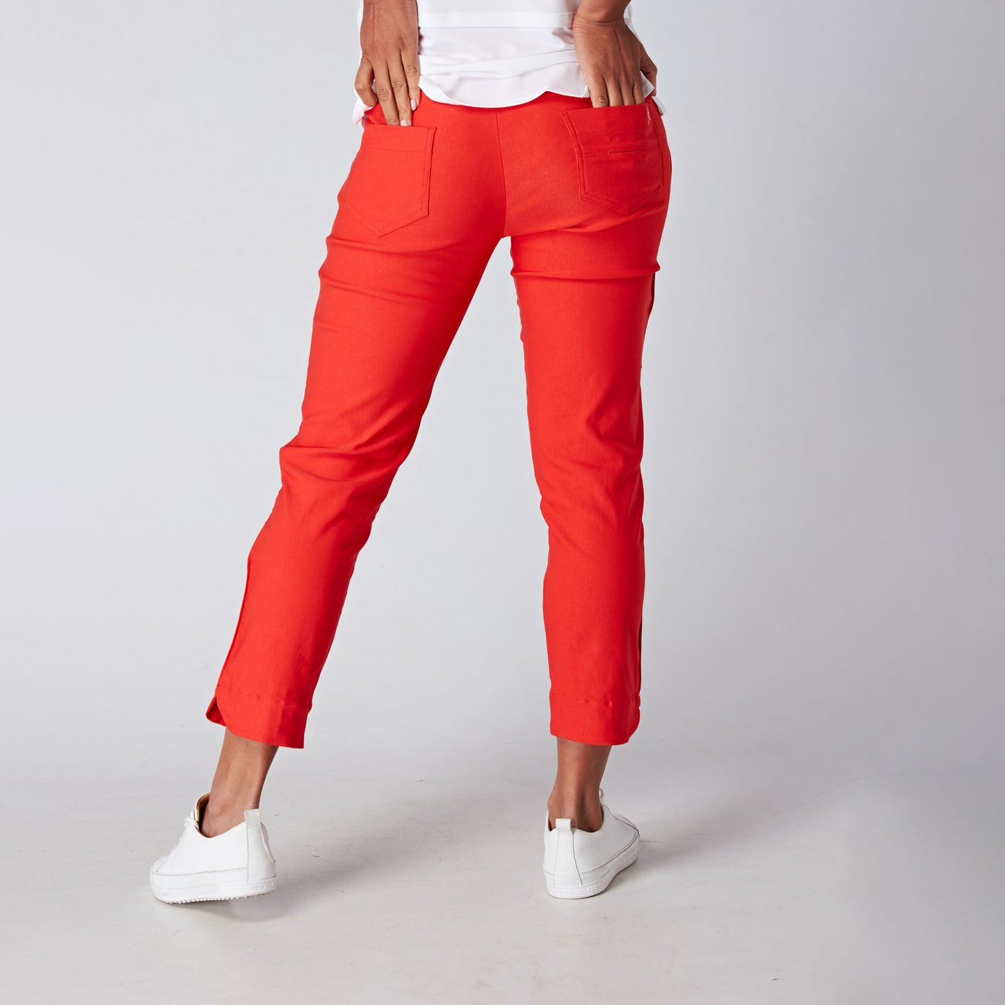 Swing Out Sister Ladies Pull-On 7/8 Trousers in Luscious Red