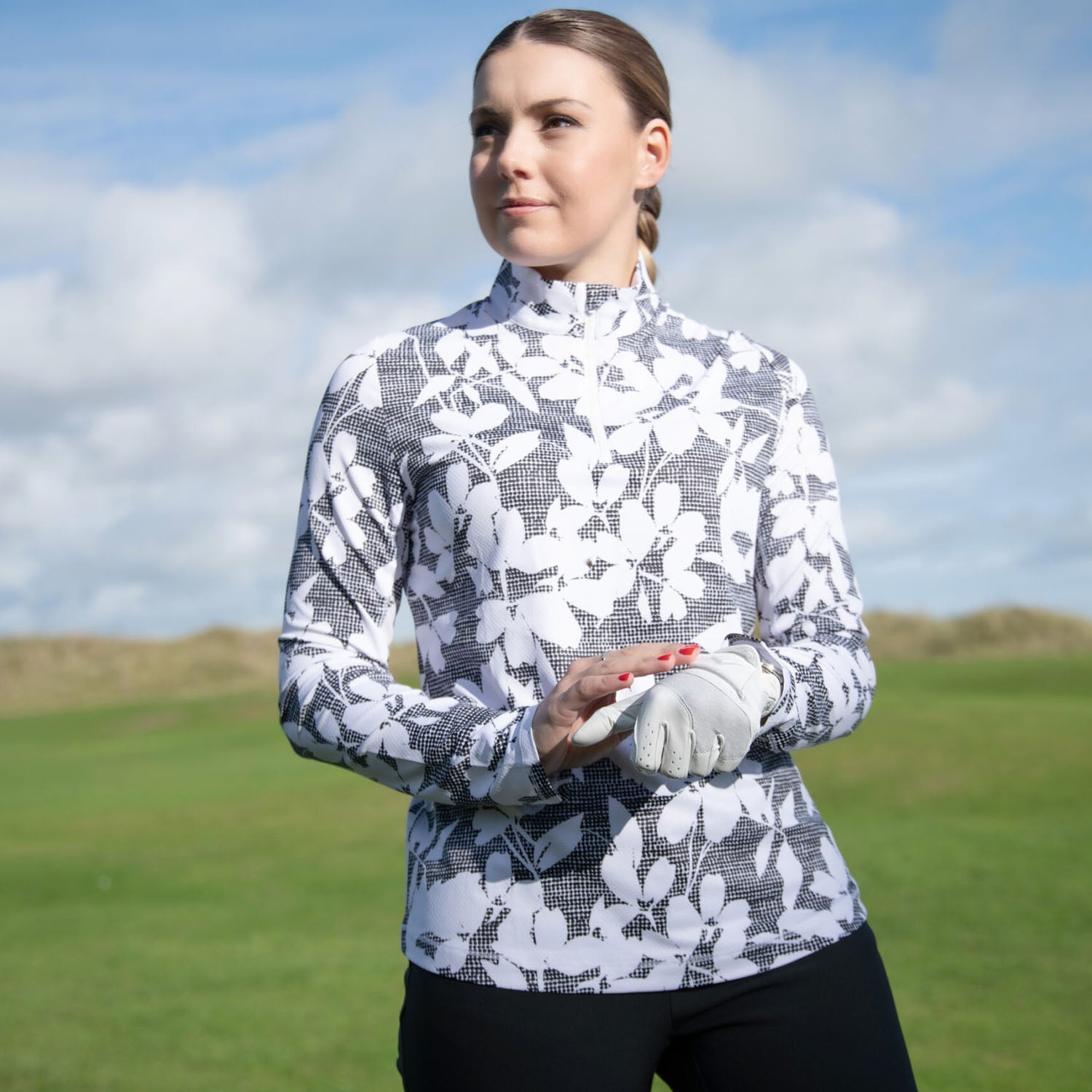 Callaway Ladies Sun Protection Top in Black and White Abstract Floral Print