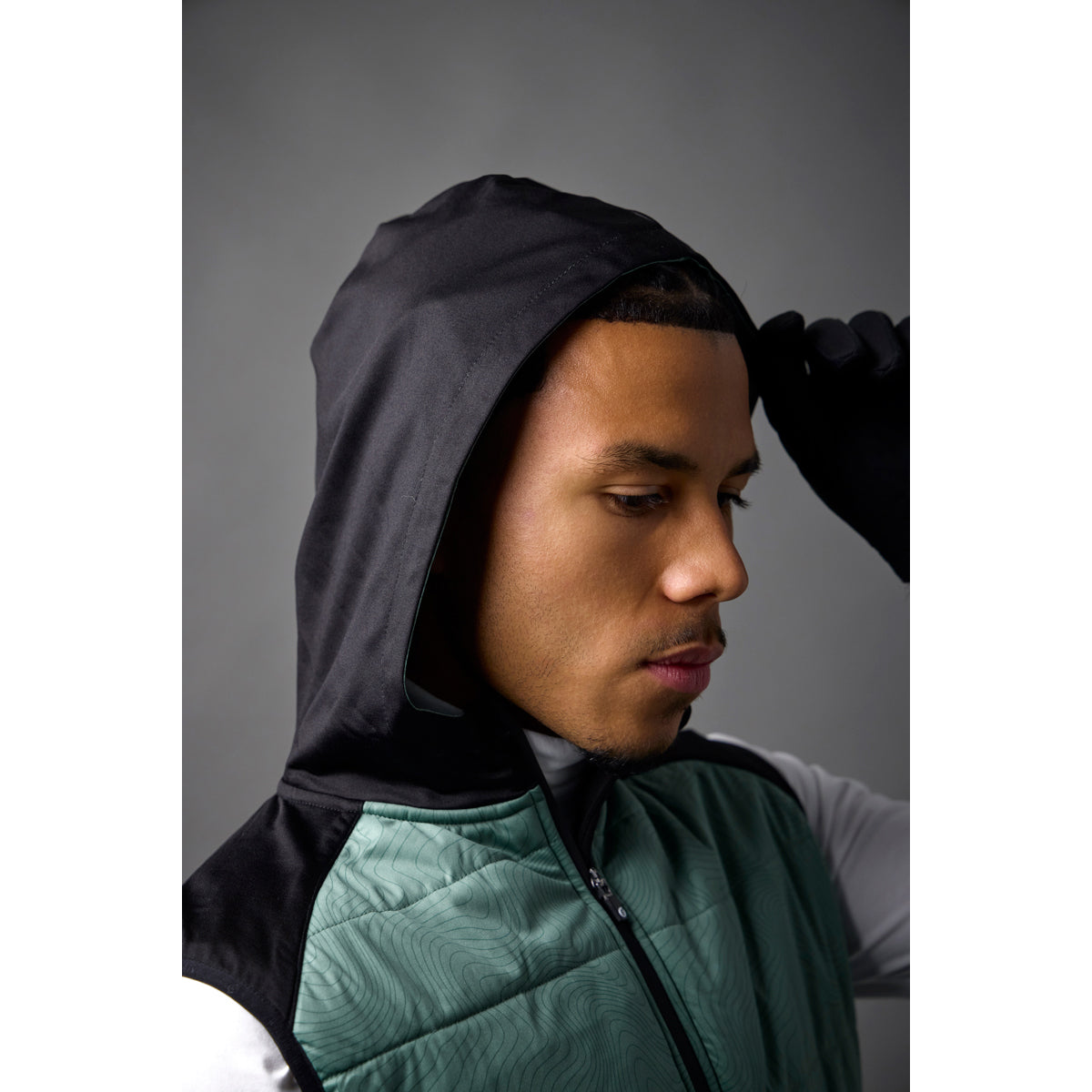 Sunderland Mens Thermal Hooded Gilet with Contrast Stretch Side Panels and a Water Repellent Finish