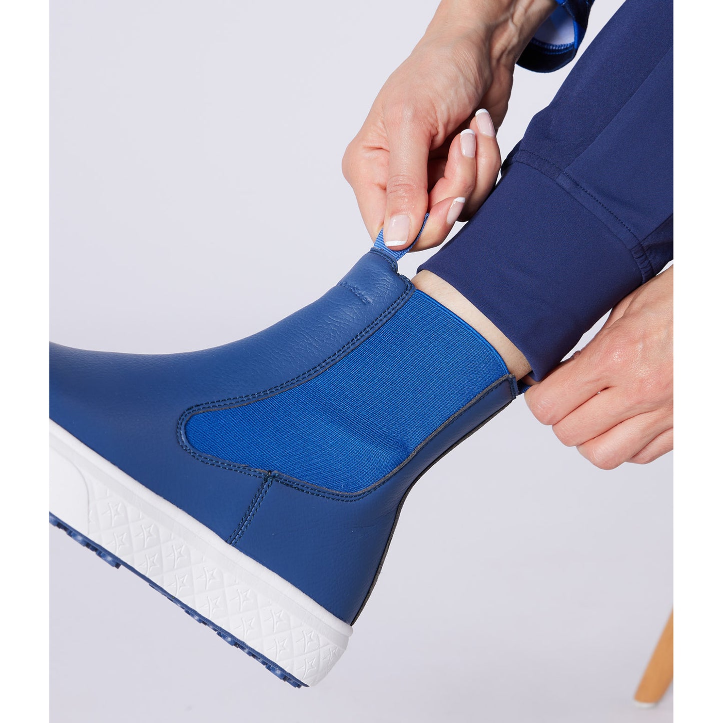 Swing Out Sister Ladies Pull-On Waterproof Chelsea Winter Boot